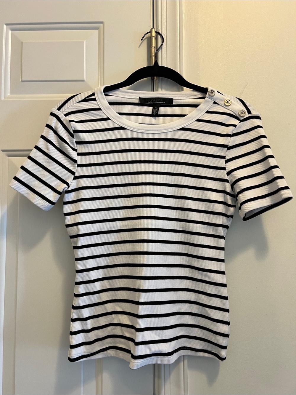White House Black Market size small tee